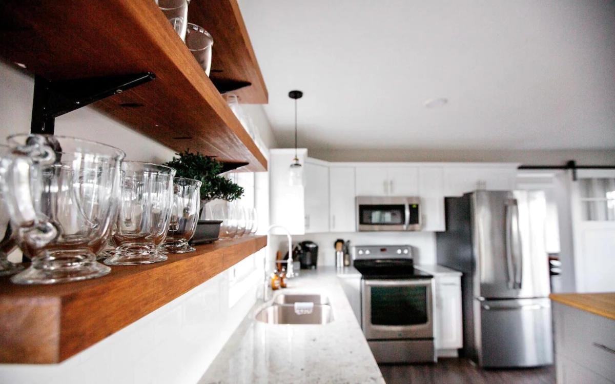 Stunning Home With Amazing Views Near The City Виктория Екстериор снимка