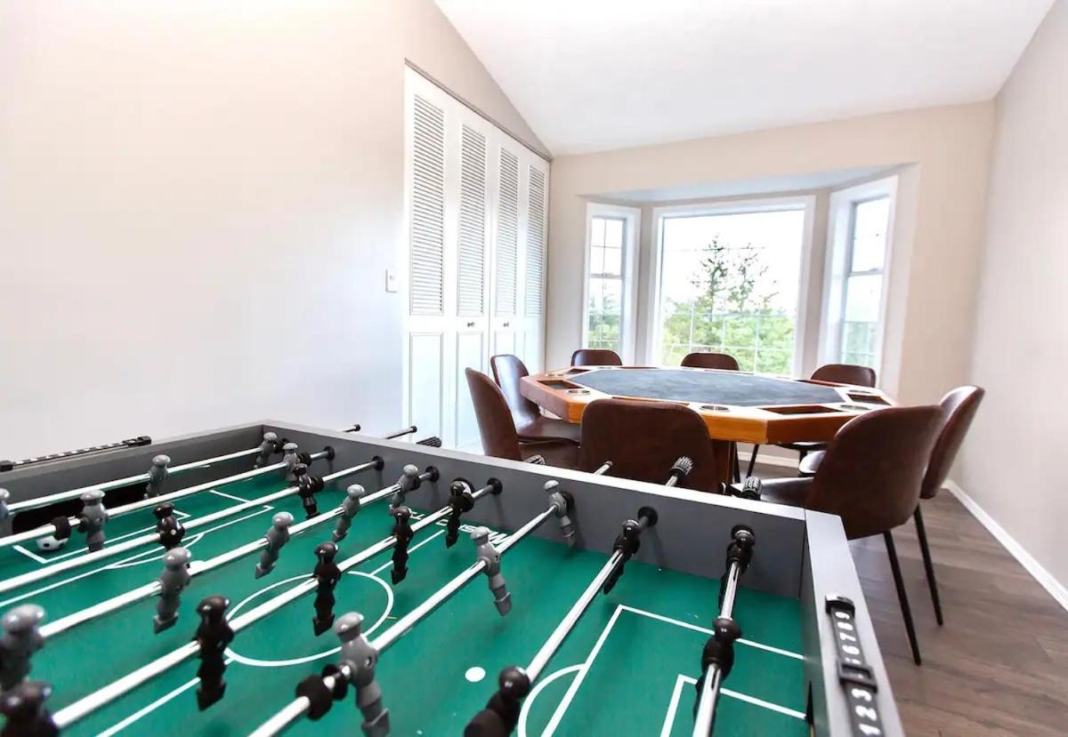 Stunning Home With Amazing Views Near The City Виктория Екстериор снимка