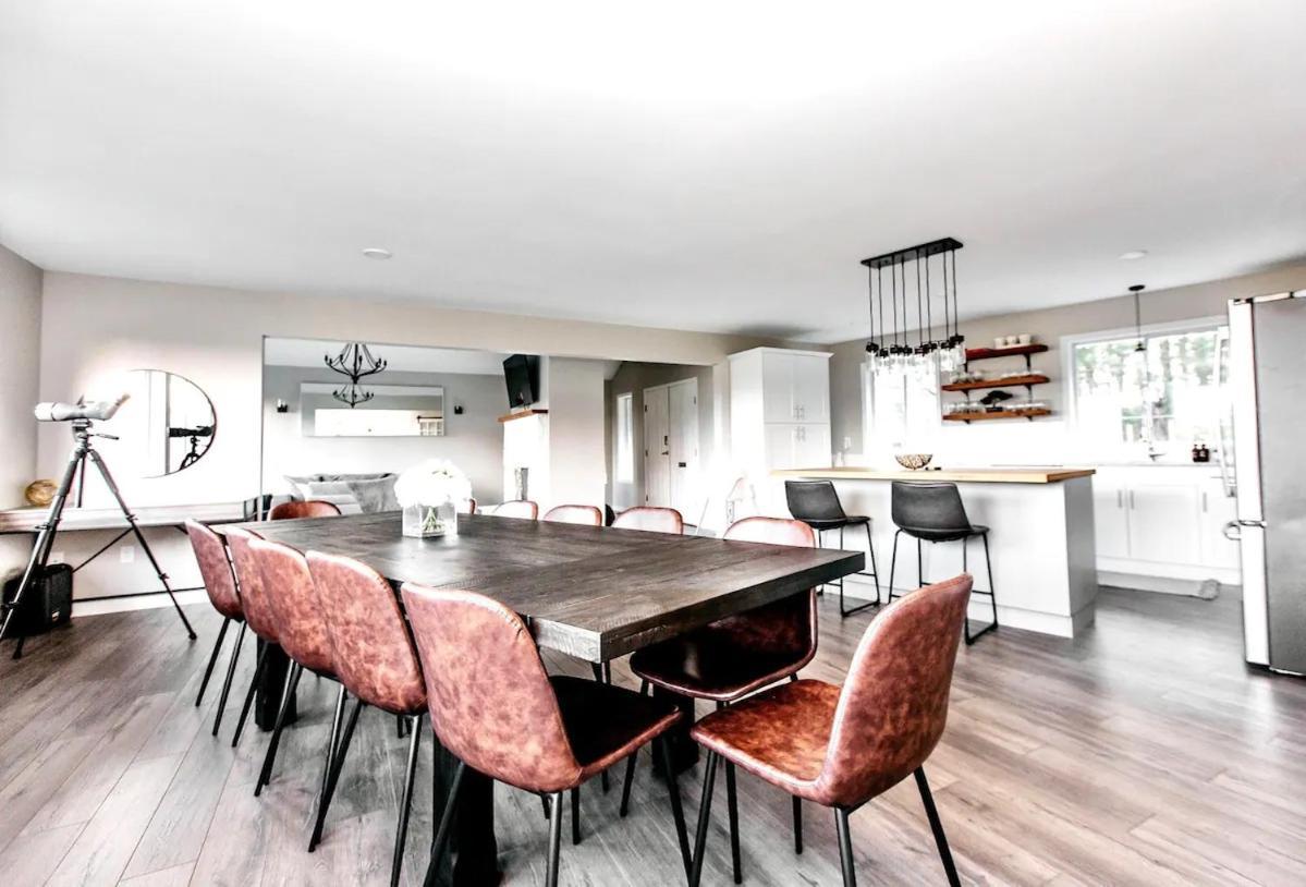 Stunning Home With Amazing Views Near The City Виктория Екстериор снимка